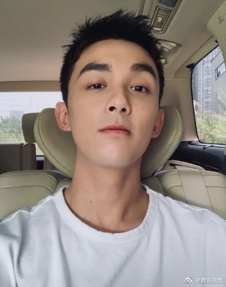 《穿越火线》网剧开机 主演吴磊新造型短发清爽撩人